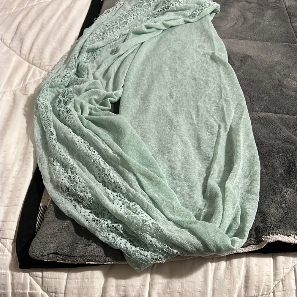 Candie's Light Green Lace Scarf